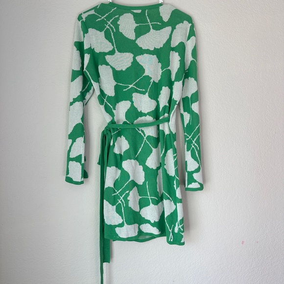 Diane Von Furstenberg for Target Floral Wrap Dress Size Medium NWT - Picture 7 of 8